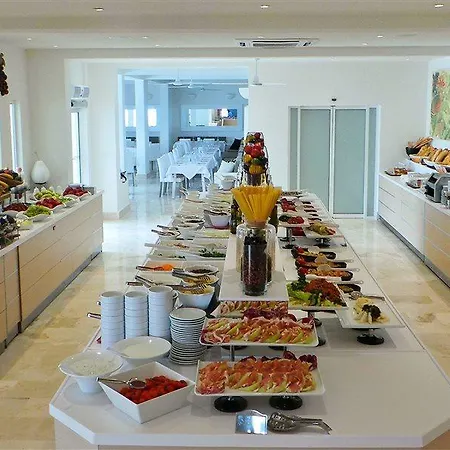 Club Sardinia فندق 4*