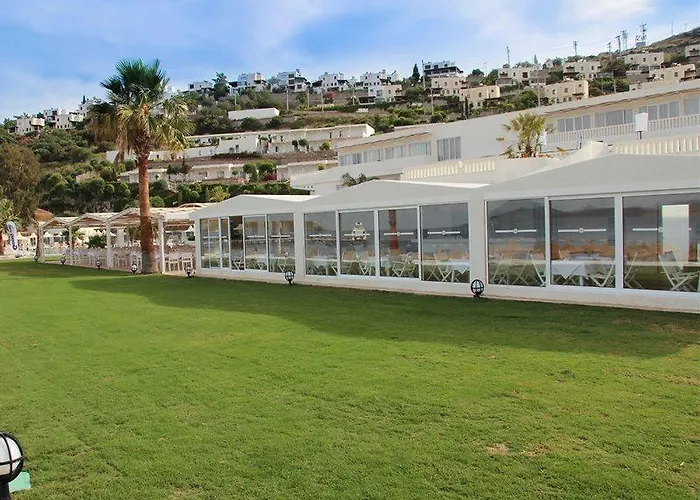 Otel Club Sardinia 4*